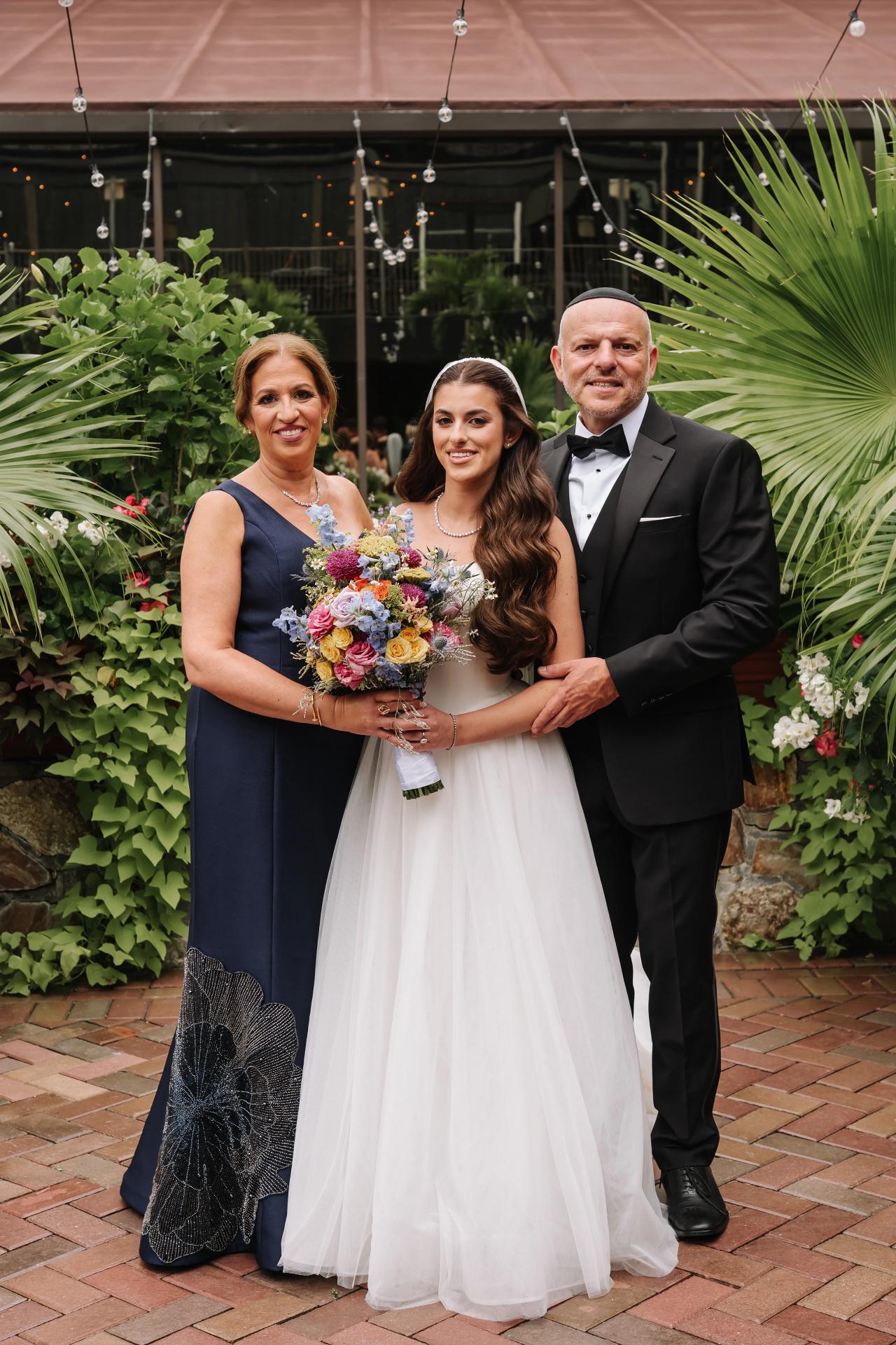 Bride with close family in the garden. Crest Hollow wedding in Woodbury, Long Island.