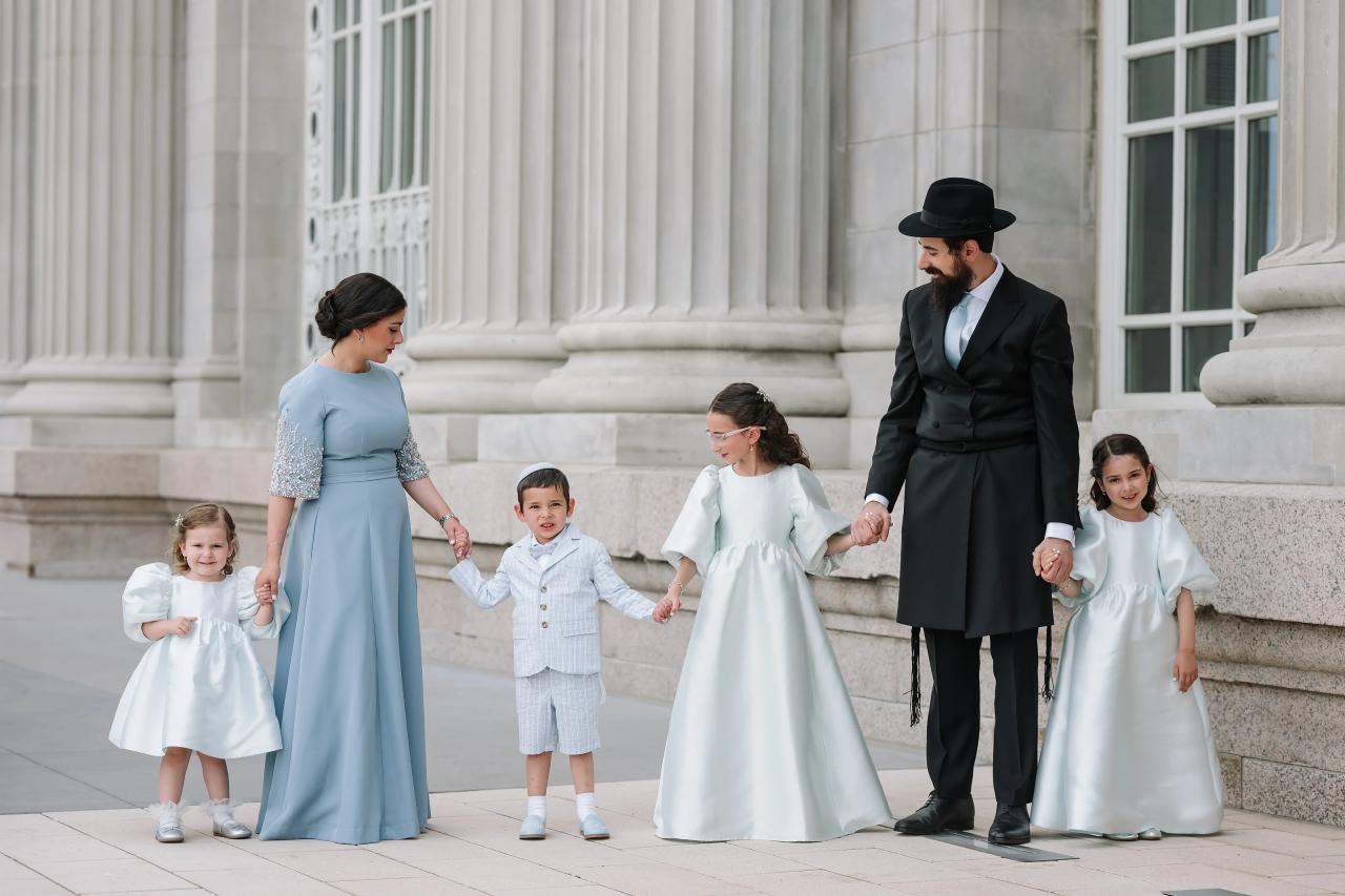 Family portrait with children beneath stone columns. Jewish wedding in Detroit.