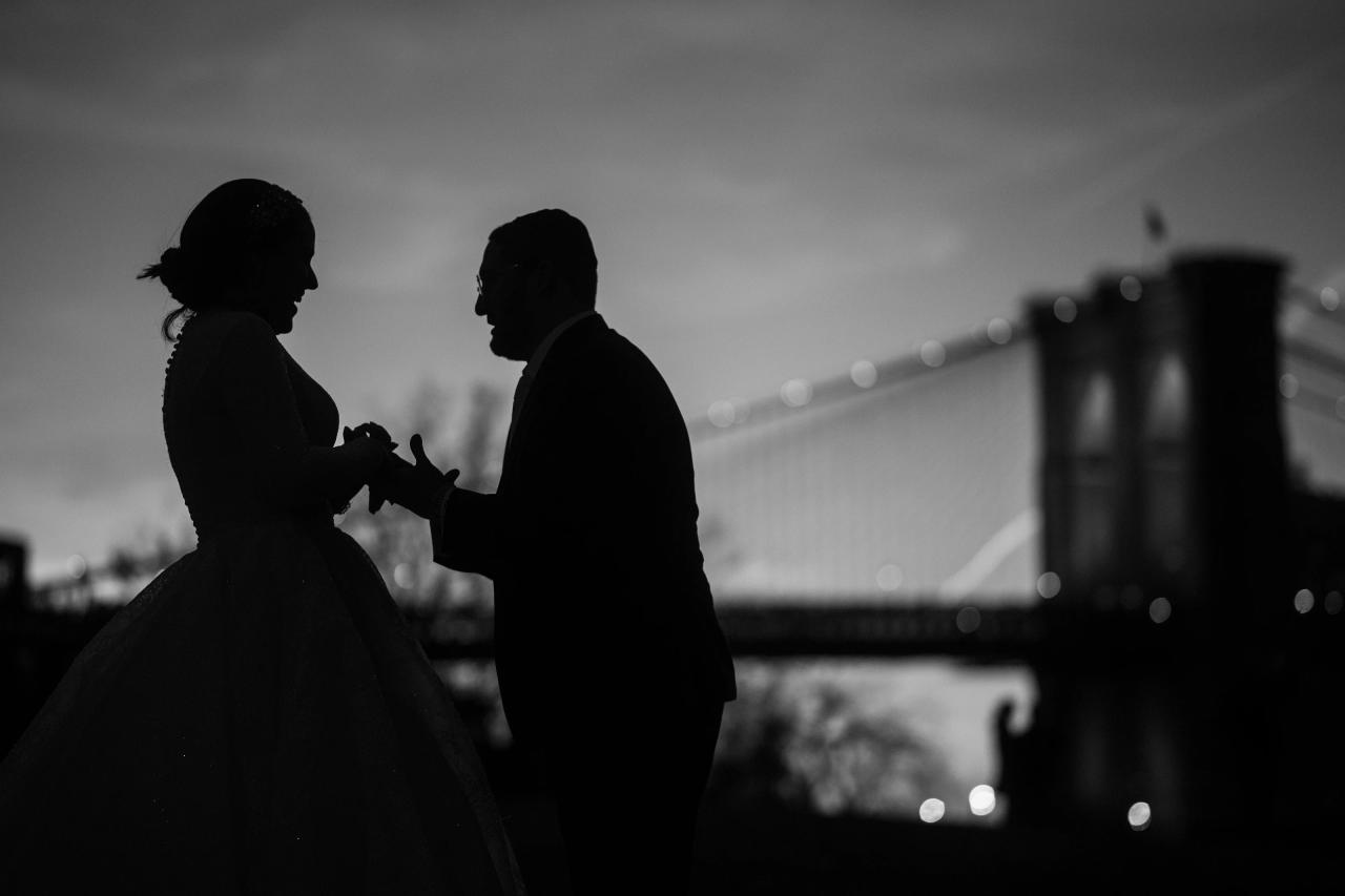Black-and-white silhouette of the wedding couple at dusk. Wedding portraits in Brooklyn, NYC.