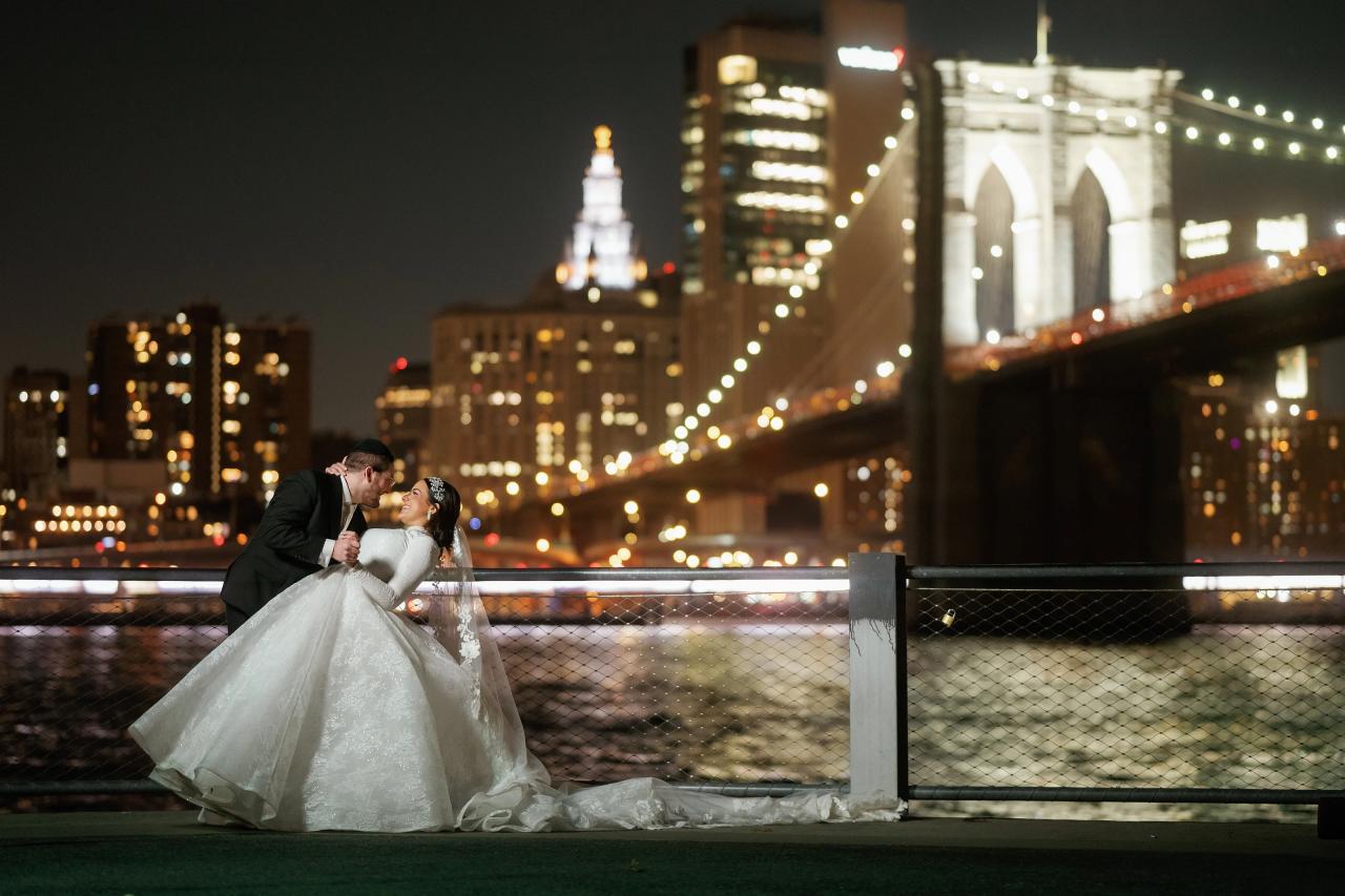 Wedding couple beside the Brooklyn Bridge at night