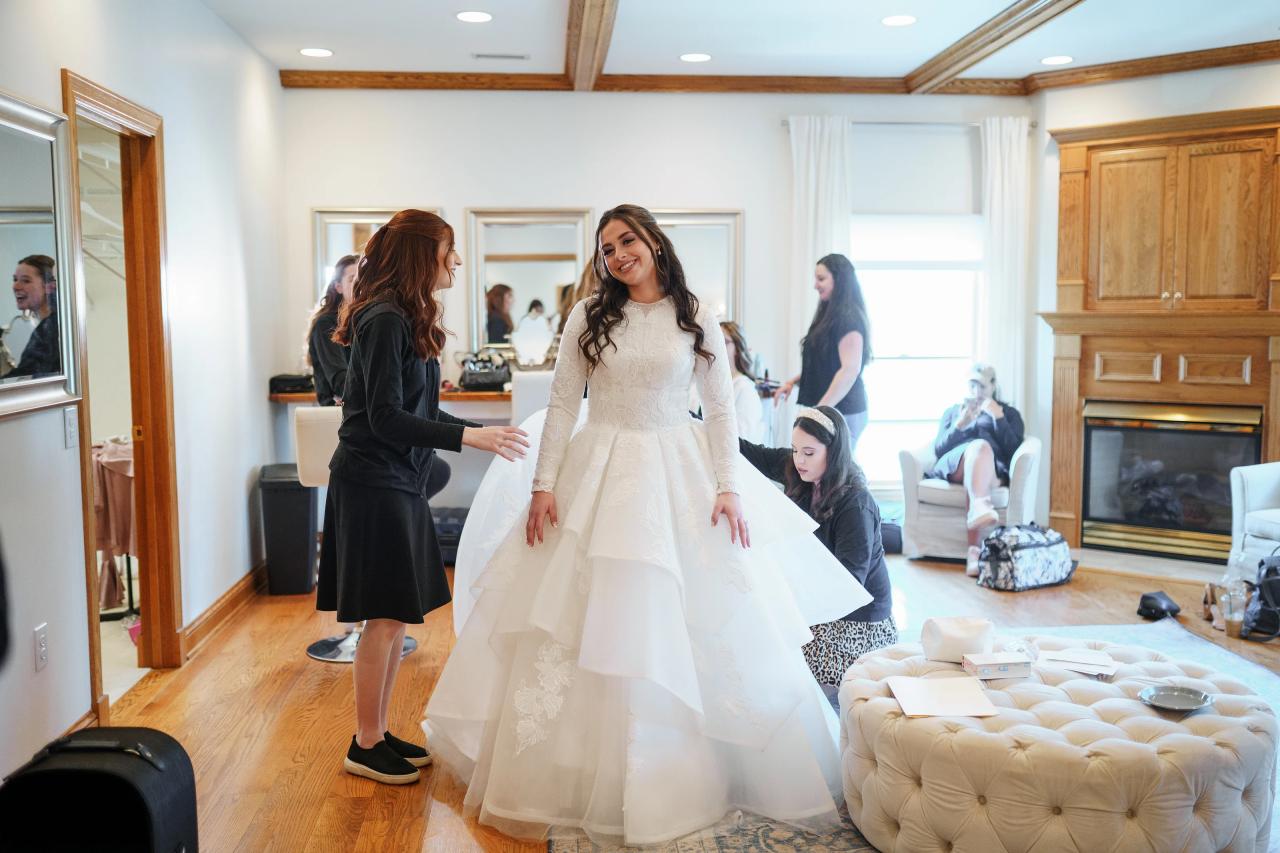 Bride getting dressed before her Jewish wedding. Jewish wedding in Baltimore.