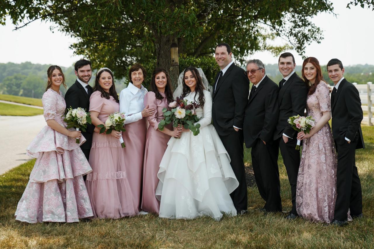 Extended family gathered for a wedding portrait. Jewish wedding in Baltimore.