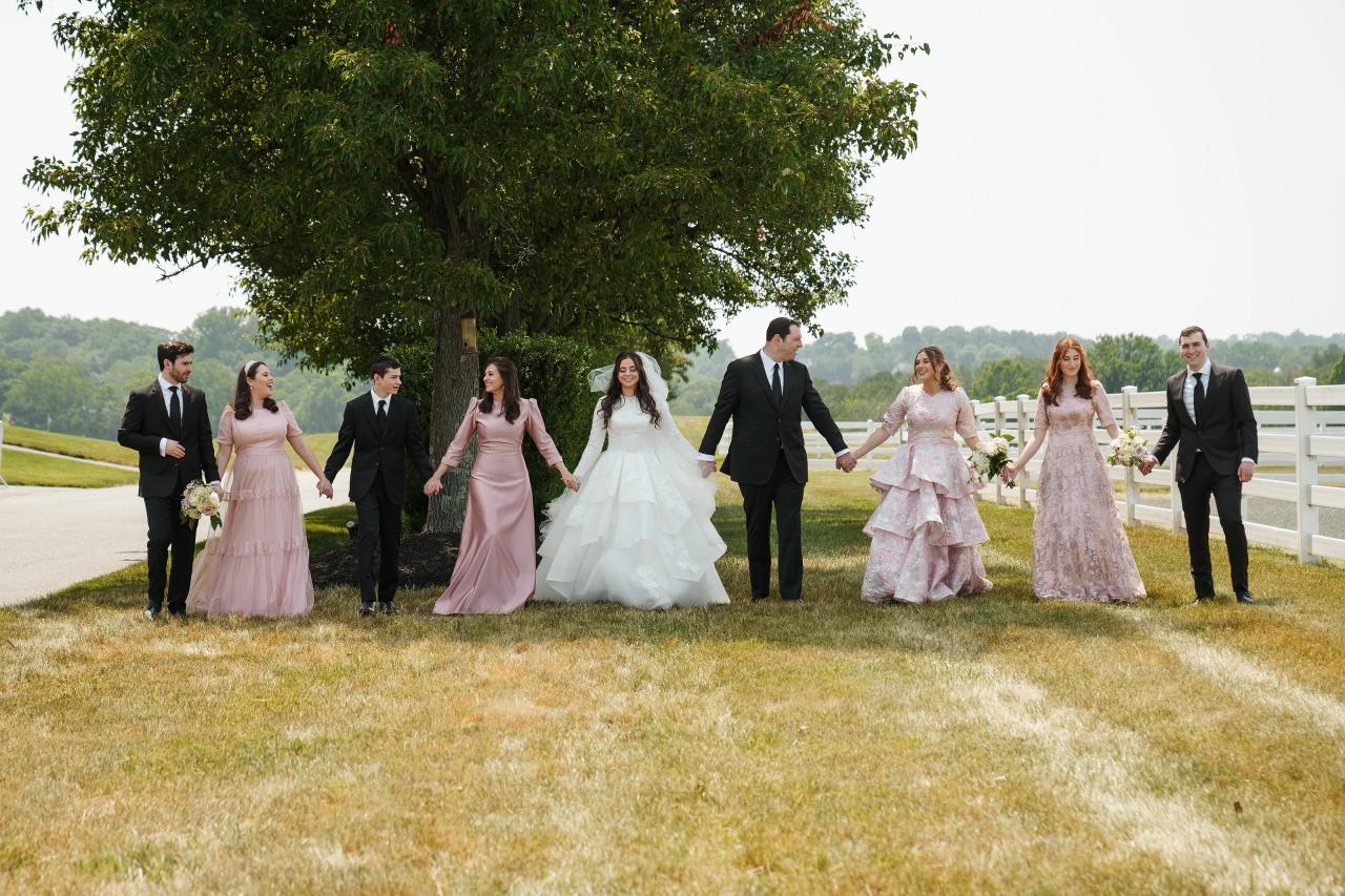 Wedding party portrait outside the Manor House. Jewish wedding in Baltimore.