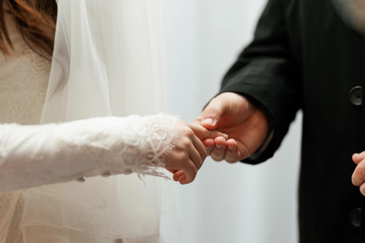A close-up of the couple’s hands during the wedding ring exchange. Wedding photography at Ateres Charna, New Square, NY.